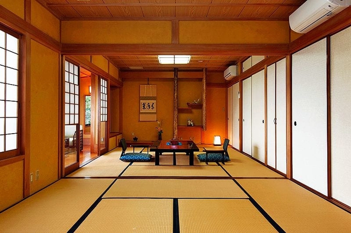 Imagen de la habitación del Hotel Beppu Showaen. Foto 10