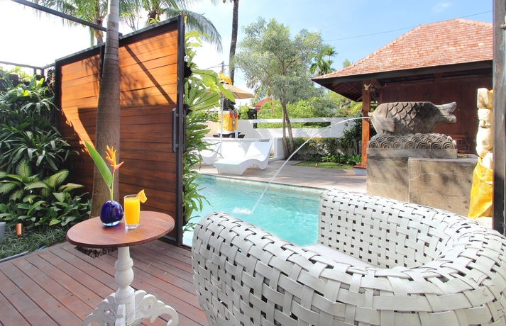 Imagen de la piscina del Hotel Berawa Beach Residence. Foto 7