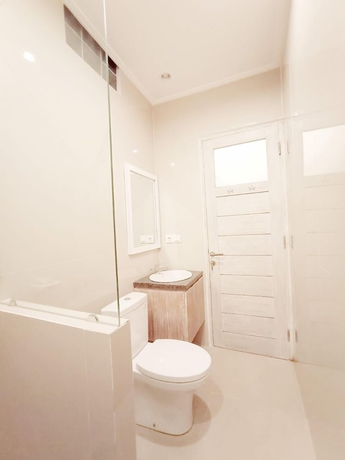 Imagen de la habitación del Hotel Berawa Dini Guesthouse. Foto 13