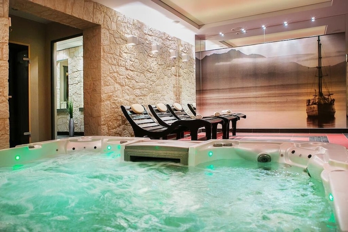 Imagen de la piscina del Hotel Berberys. Foto 17