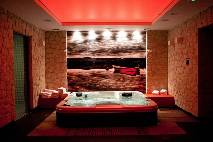 Imagen de la piscina del Hotel Berberys. Foto 18