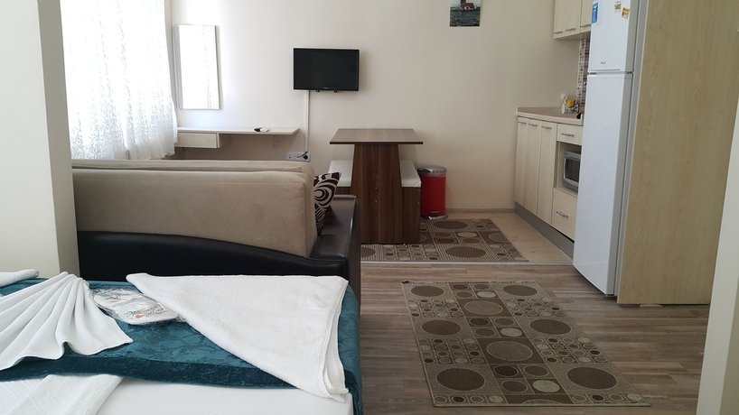 Imagen de los interiores del Hotel Berce. Foto 16