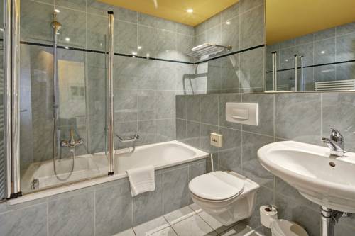 Imagen de la habitación del Hotel Berchtold. Foto 9