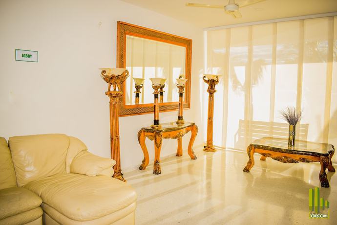 Imagen de los interiores del Hotel Berdez. Foto 20