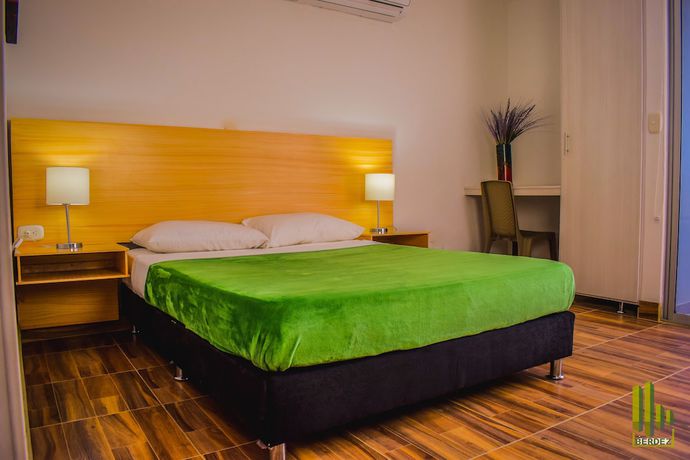 Imagen de la habitación del Hotel Berdez. Foto 17