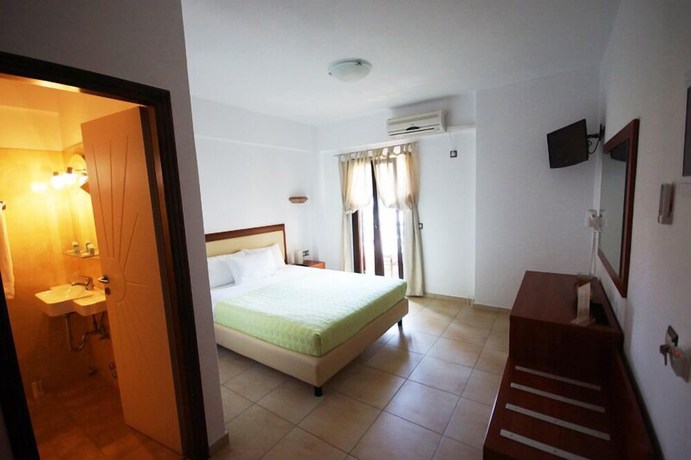 Imagen de la habitación del Hotel Berdoussis. Foto 7