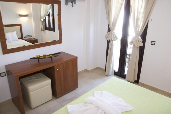 Imagen de la habitación del Hotel Berdoussis. Foto 13