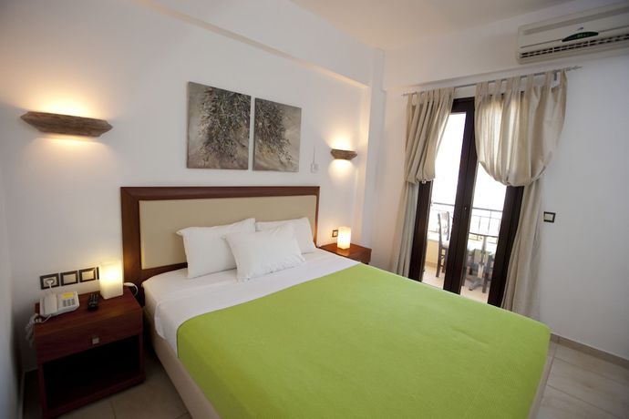 Imagen de la habitación del Hotel Berdoussis. Foto 14