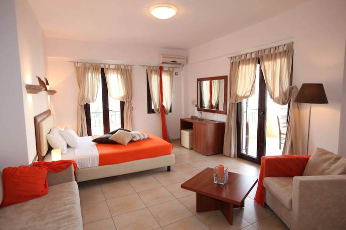 Imagen de la habitación del Hotel Berdoussis. Foto 15