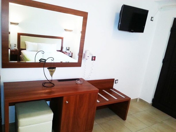 Imagen de la habitación del Hotel Berdoussis. Foto 17