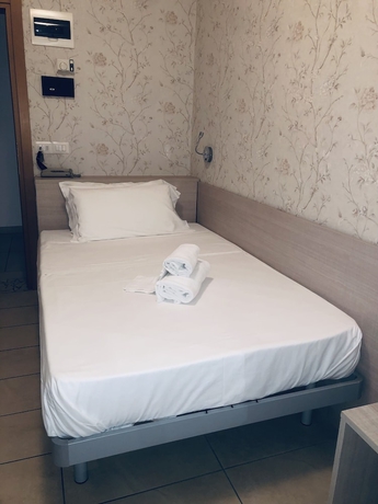Imagen de la habitación del Hotel Berenice. Foto 5