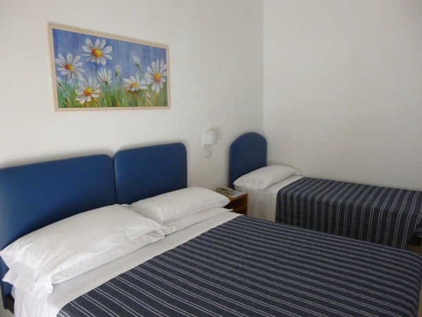 Imagen de la habitación del Hotel Berenice. Foto 8