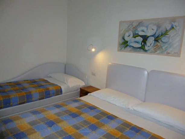 Imagen de la habitación del Hotel Berenice. Foto 9