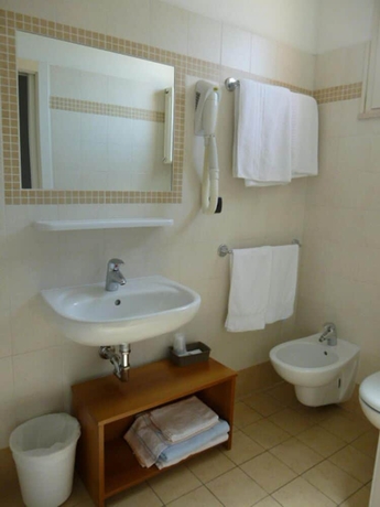 Imagen de la habitación del Hotel Berenice. Foto 13