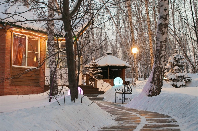 Imagen de los exteriores del Hotel Berezka, Cheli&aacute;binsk. Foto 10
