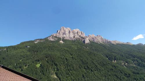 Imagen de la habitación del Hotel Berg Latemar Spitze. Foto 2