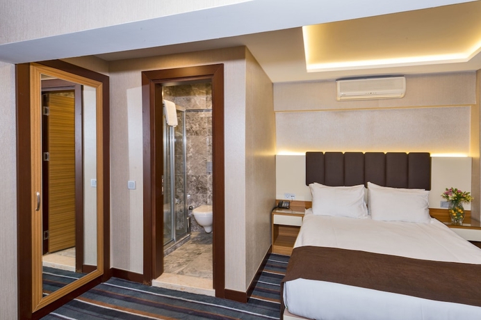 Imagen de la habitación del Hotel Bergama. Foto 6