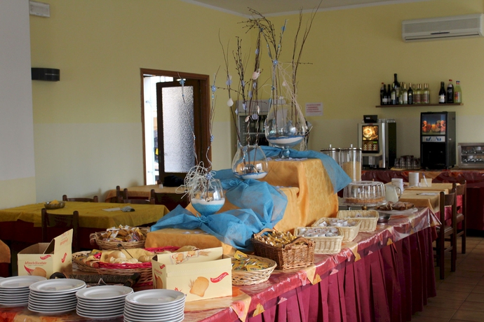 Imagen del bar/restaurante del Hotel Bergamo, Rimini. Foto 7