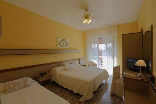 Imagen de la habitación del Hotel Bergamo, San Bartolomeo al Mare. Foto 6