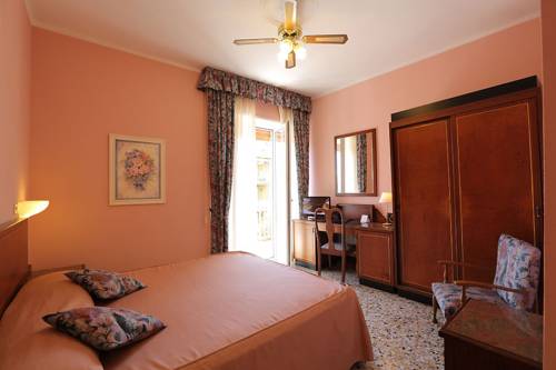 Imagen de la habitación del Hotel Bergamo, San Bartolomeo al Mare. Foto 7