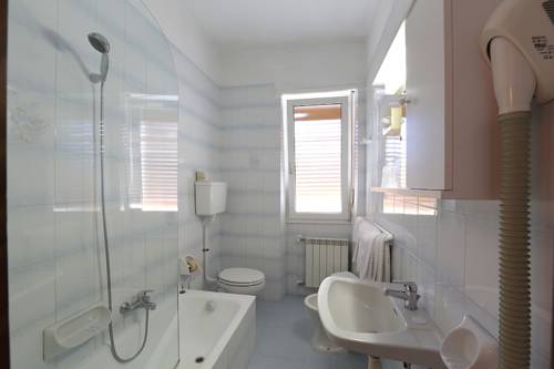Imagen de la habitación del Hotel Bergamo, San Bartolomeo al Mare. Foto 10