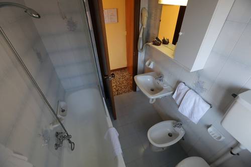 Imagen de la habitación del Hotel Bergamo, San Bartolomeo al Mare. Foto 12