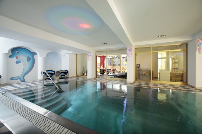 Imagen de la piscina del Hotel Bergers Sporthotel. Foto 8