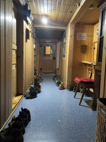 Imagen de los interiores del Hotel Berggasthaus Tschingelhorn - only accessible on foot (2 hour hike). Foto 16