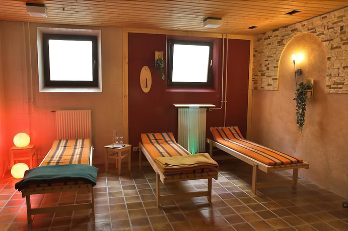 Imagen de la piscina del Hotel Berggasthof Adersberg. Foto 19