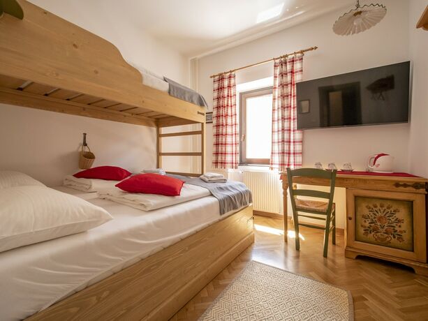 Imagen de la habitación del Hotel Berghi and Apartments. Foto 17