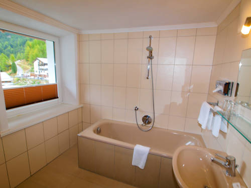 Imagen de la habitación del Hotel Berghotel Gstrein. Foto 4