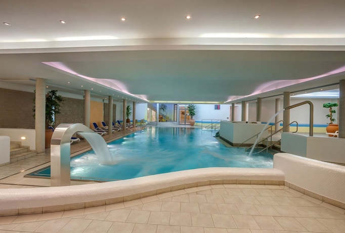 Imagen de la piscina del Hotel Berghotel Hammersbach. Foto 18