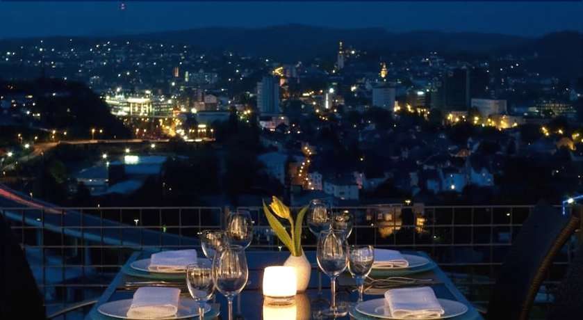 Imagen del bar/restaurante del Hotel Berghotel Johannesh&ouml;he. Foto 7