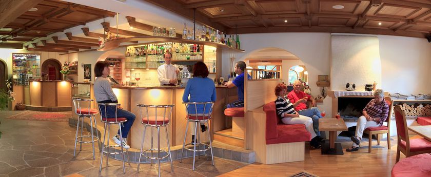 Imagen del bar/restaurante del Hotel Berghotel Pine. Foto 6