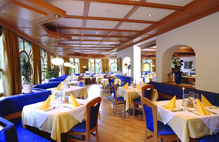 Imagen del bar/restaurante del Hotel Berghotel Pine. Foto 7