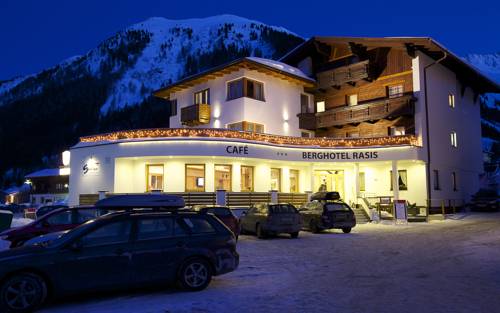 Imagen de la habitación del Hotel Berghotel Rasis. Foto 2