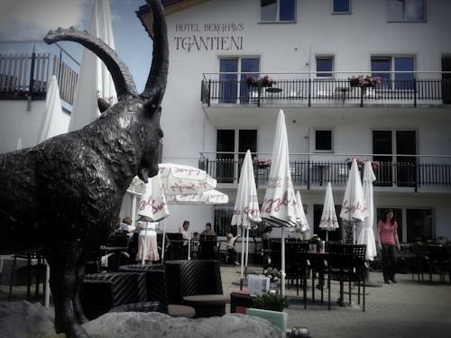 Imagen de la habitación del Hotel Berghotel Tgantieni. Foto 16