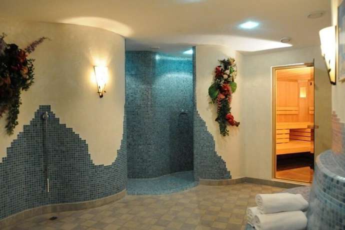 Imagen de la piscina del Hotel Bergkristall. Foto 16