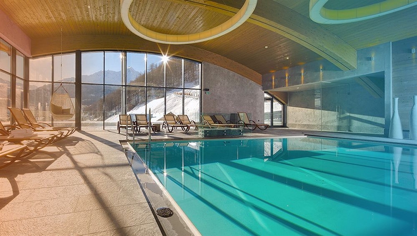 Imagen de la piscina del Hotel Bergland Design- Und Wellnesshotel. Foto 14
