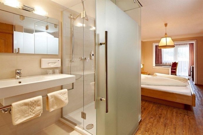 Imagen de la habitación del Hotel Bergland, Plangeross. Foto 6