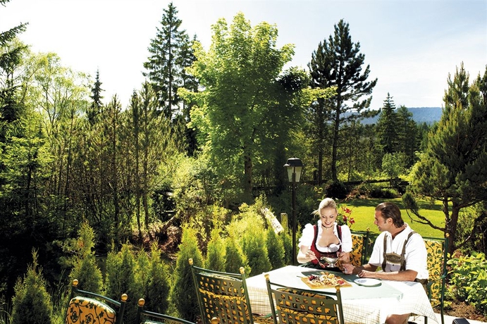 Imagen del bar/restaurante del Hotel Bergresort Seefeld. Foto 2