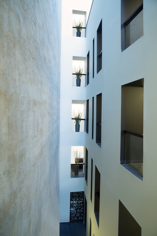 Imagen de los interiores del Hotel Bergs Suites. Foto 9