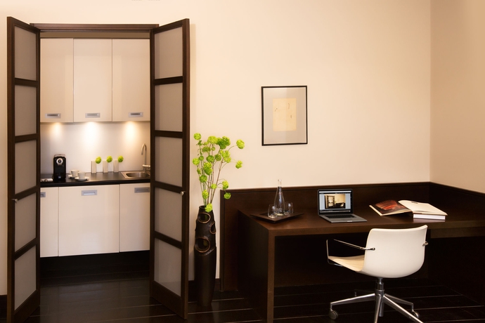 Imagen de la habitación del Hotel Bergs Suites. Foto 6