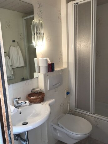 Imagen de la habitación del Hotel Bergsonne Rigi. Foto 12