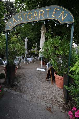 Imagen de los exteriores del Hotel Bergwirt Sch&ouml;nbrunn. Foto 8