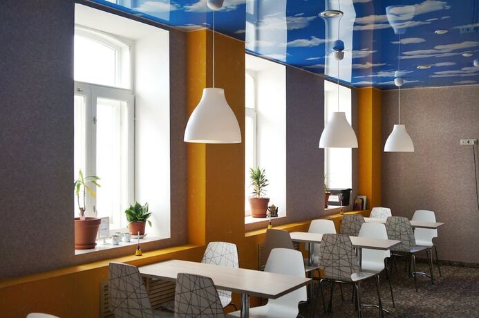 Imagen del bar/restaurante del Hotel Berison Kamala. Foto 9