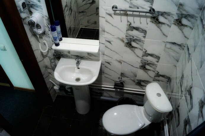 Imagen de la habitación del Hotel Berison Kamala. Foto 13