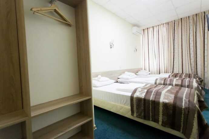Imagen de la habitación del Hotel Berison Kamala. Foto 15