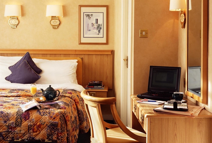 Imagen de la habitación del Hotel Berjaya Eden Park London. Foto 9