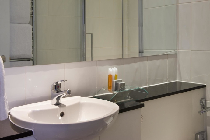 Imagen de la habitación del Hotel Berjaya Eden Park London. Foto 12